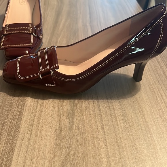 Talbot dressy low pump. Only worn once. Had knee surgery and need chunky heel. - Picture 2 of 8